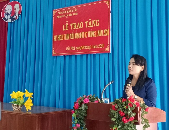 Huyện Lắk trao tặng Huy hiệu Đảng đợt 07/11/2020
