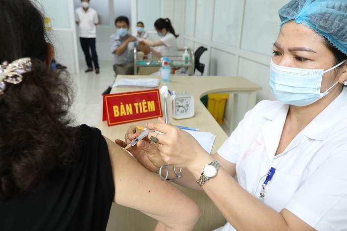 Hoàn tất tiêm thử nghiệm pha đầu của giai đoạn 3 đối với vaccine Nano Covax