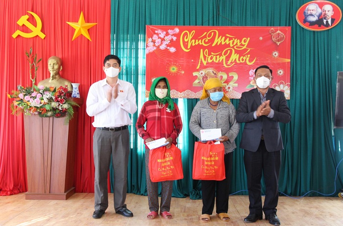 Đoàn đại biểu Quốc hội tỉnh Đắk Lắk thăm, chúc Tết  Nguyên đán Nhâm Dần năm 2022 tại huyện Lắk