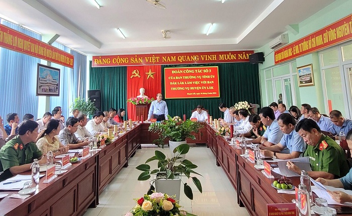 Đoàn công tác số 3 của Ban Thường vụ Tỉnh ủy làm việc với Ban Thường vụ Huyện ủy Lắk