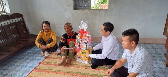 Sở Lao động - Thương binh và Xã hội tỉnh Đắk Lắk tổ chức thăm và tặng quà người có công với cách mạng tại huyện Lắk