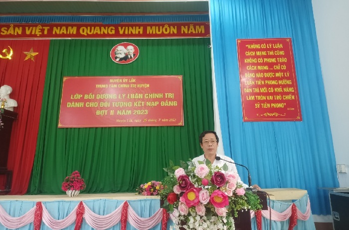 Huyện Lắk: Bồi dưỡng nhận thức về Đảng cho 56 quần chúng ưu tú
