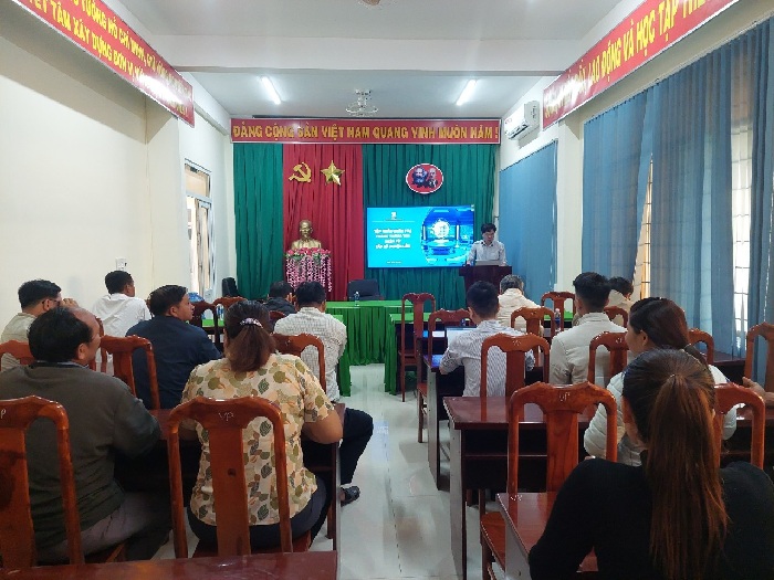 Bàn giao Trang thông tin điện tử các xã, thị trấn trên địa bàn huyện Lắk