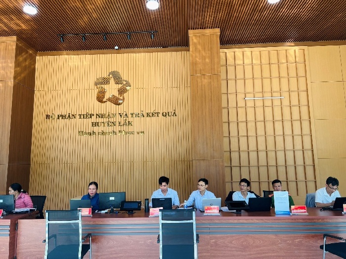 Nâng cao chất lượng tại Bộ phận Tiếp nhận và trả kết quả thủ tục hành chính Huyện Lắk