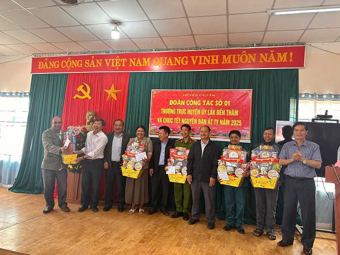 Huyện Lắk, tổ chức thăm, chúc Tết Nguyên đán Ất Tỵ năm 2025