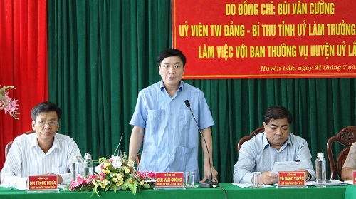 Bí thư Tỉnh ủy Bùi Văn Cường làm việc với Ban Thường vụ Huyện ủy Lắk